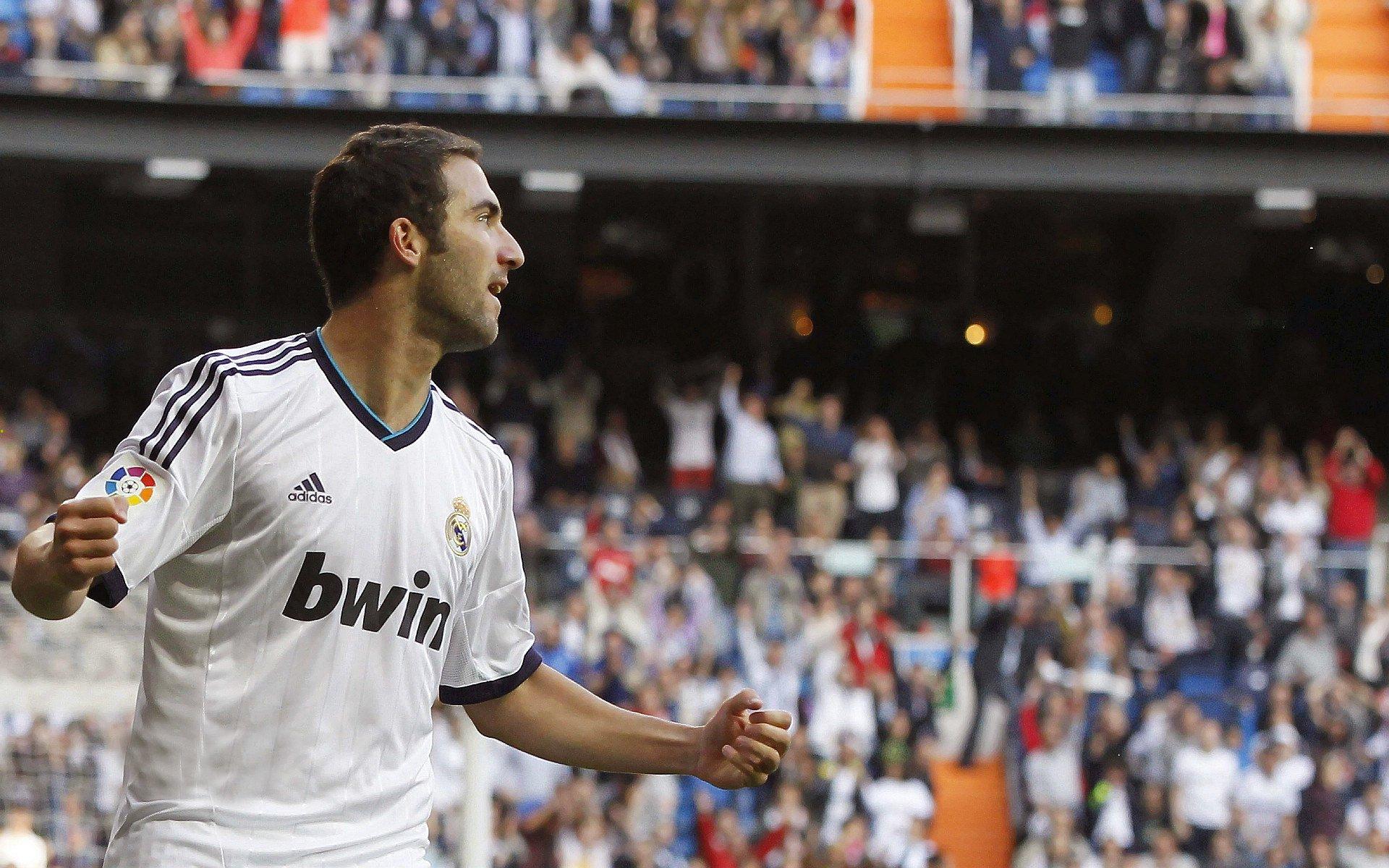 姆巴佩梅开二度助法国队挺进欧洲杯四强,球迷沸腾