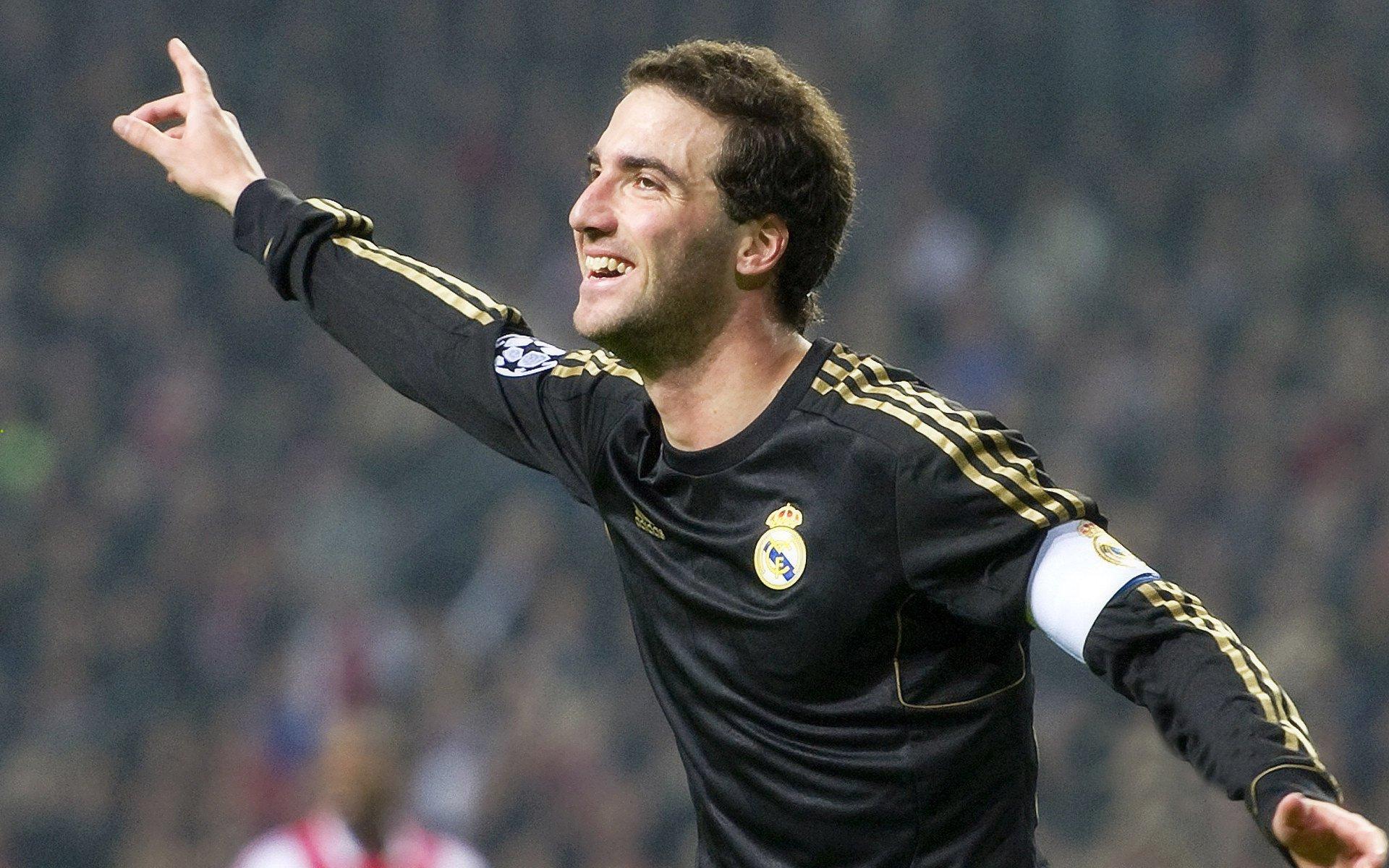 VAR介入引发裁判争议,关键判罚改写比赛结局