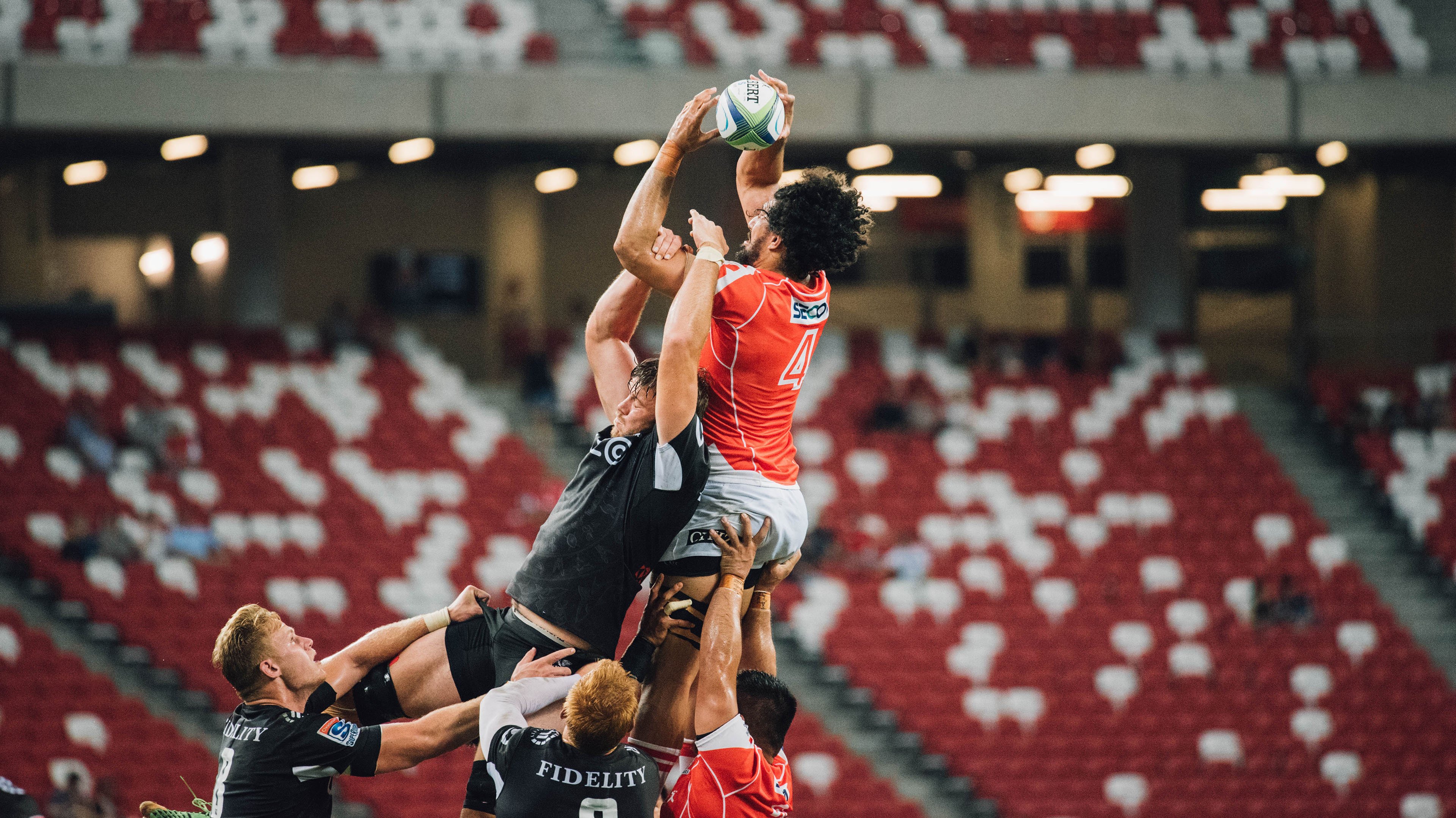 双加时鏖战!湖人险胜勇士,詹姆斯关键封盖锁定胜局